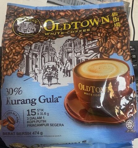IMG_0888 OLD TOWN 3 IN 1 COFFEE LESS SUGAR 15 STICK NOW €7.49 EXP 01..2027 - Image 1